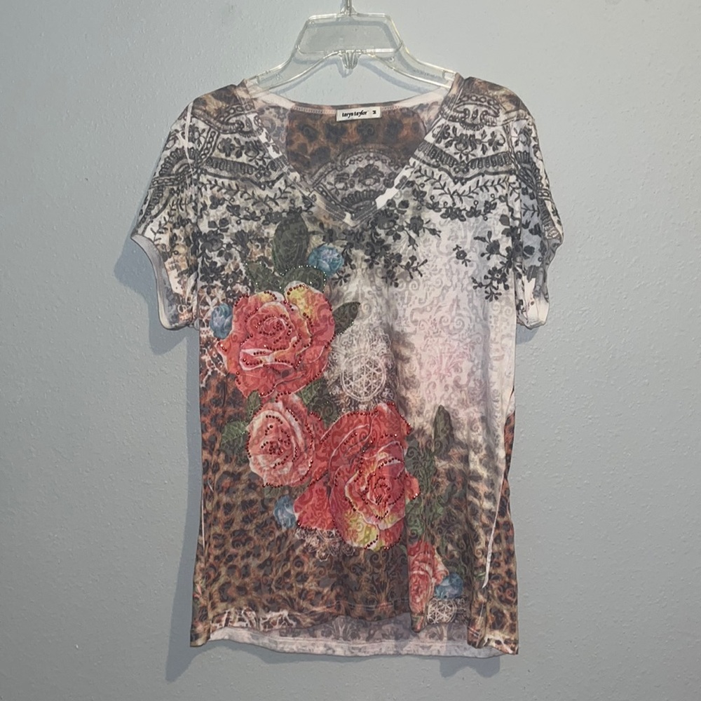3/$25 Floral top with gems